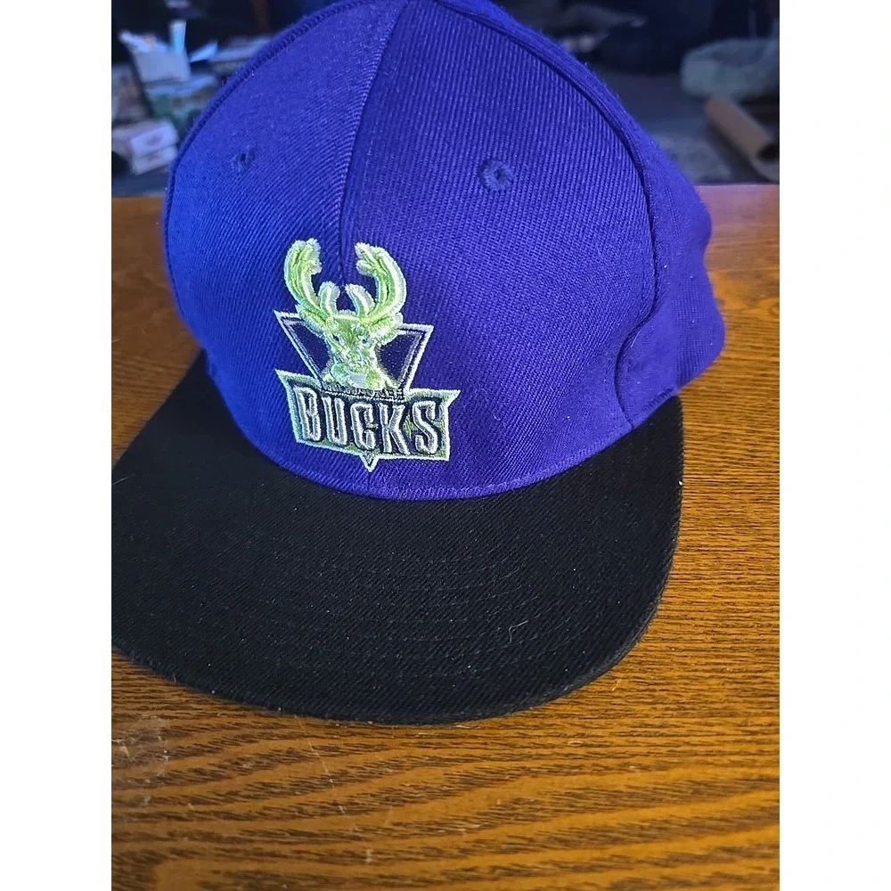 Mitchell and‎ Ness Milwaukee bucks NBA snapback  Size;adjustable